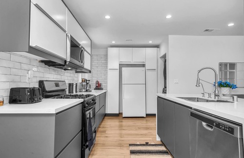 Woodland Hills House | Sun Kissed Home, Secluded Backyard, BBQ, Parking