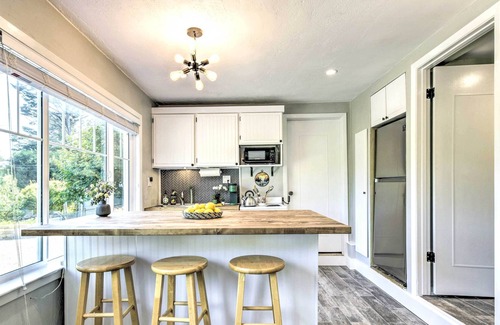 Almonte Apartment | Sun-Kissed Mill Valley Escape w/ Mtn Views!