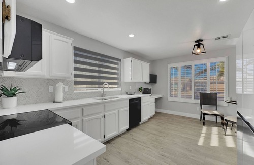 Oakwood House | Sun Lakes 40+ Putting Green, Amenities Galore! Season Special!.