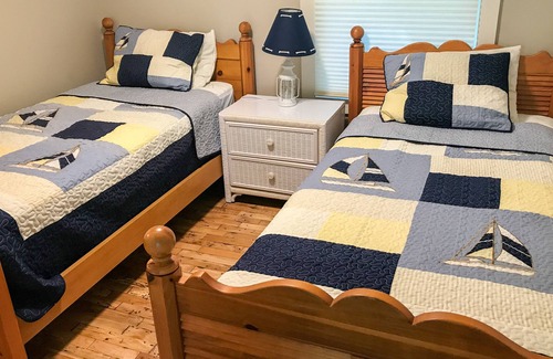 Frankfort House | Sun-lit cottages with private lake access, basketball court, kayaks, and firepit