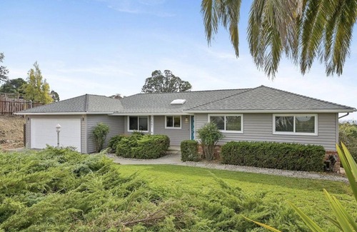 Fairview House | Sun-lit, Luxurious 3BR Home ideal for families