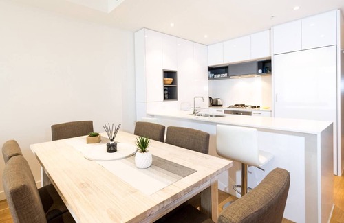 Doncaster East Apartment | Sun lit Suburban Stay near Westfield Doncaster