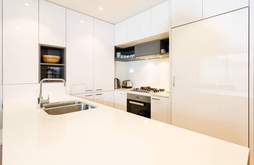 Doncaster East Apartment | Sun lit Suburban Stay near Westfield Doncaster