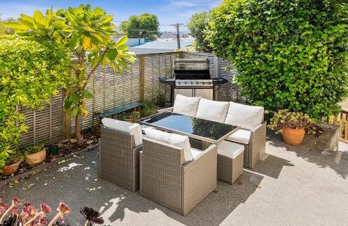 Paraparaumu Beach House | Sun on Seaview - Paraparaumu Beach Holiday Home