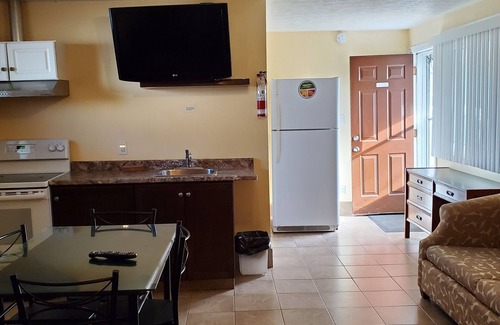 Leamington Hotel | Sun Parlor Motel