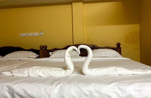 Bommayapalayam Hotel | “Sun, Sand, and Comfort: Dream Promenade Sea View”