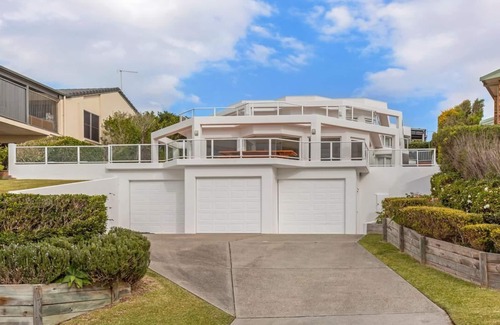 Forster House | Sun, Sand, Beachside house with magical views.