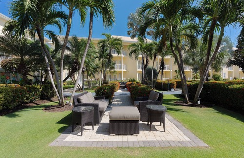 Crystal Harbour Apartment | Sun, Sand & Surf! On-site Swimming Pool, Free Parking, Pets are Welcome!