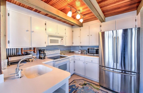 Cataumet Cottage | Sun & Serenity at A Wave From It All