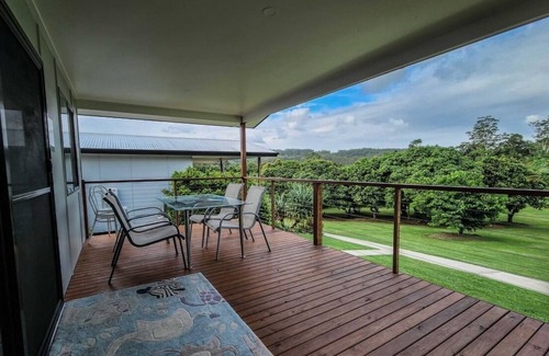 Diddillibah Villa | Sun Shine Coast Retreat Your own private golf course