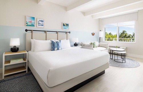 New Town House | Sun, Sip, & Socialize | Island Stay with 2 Pools & Lawn Games