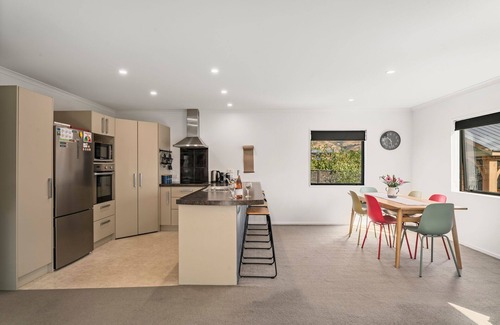 Lowburn House | Sun Soaked Escape - Cromwell Holiday Home