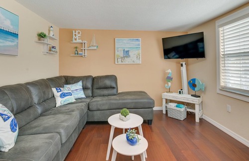 Hudson Beach Estates House | Sun-Soaked Hudson Retreat on Canal: Pets Welcome!