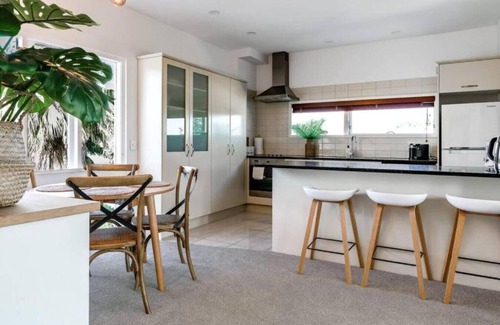 Mission Bay Apartment | Sun Soaked Sea View Apartment | BBQ | Full Kitchen
