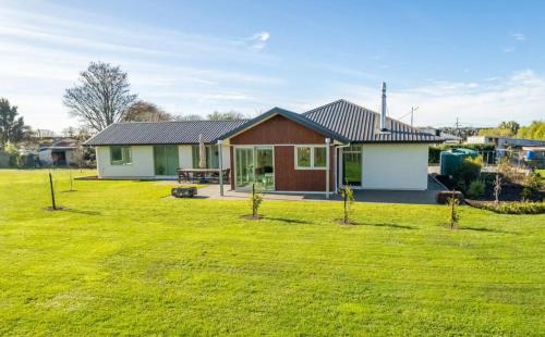 Riwaka House | Sun, Space, Cycle in Riwaka