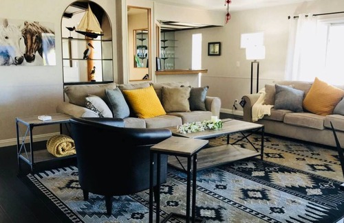 Wildomar House | Sun-Splashed Skyline Sanctum/Near Temecula Wineries