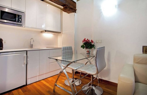 Ciutat Vella Apartment | Sun Studio @ Valencia - Excellent - with Balcony :) City Center