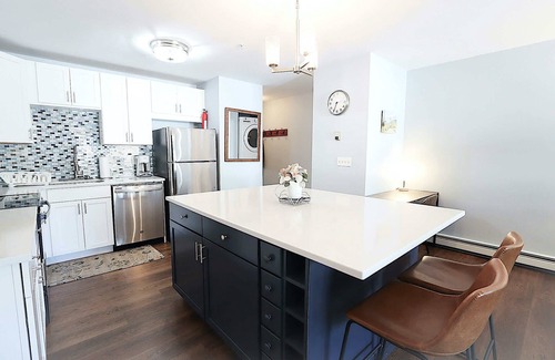Fraser Condo | Sun Sung Cozy Condo A Stylish Escape for 4!