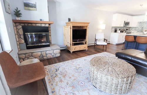 Fraser Condo | Sun Sung Cozy Condo A Stylish Escape for 4!
