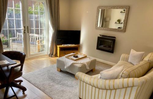 Weybridge Apartment | Sun Terrace Lodge Weybridge