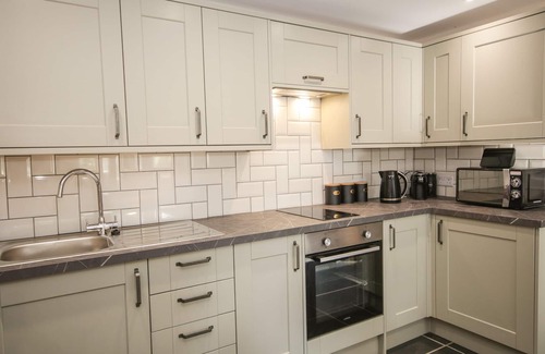 Acrefair Cottage | SUN TREVOR BARN 3, pet friendly, with a garden in Llangollen