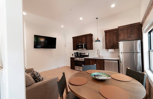 Lava Hot Springs Apartment | Sun Valley Theme: Suites of Lava #12