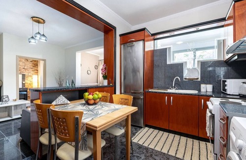 Lambi House | Sun & Waves Beachfront Suite