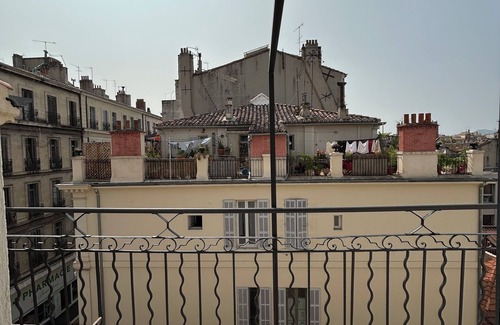 Saint-Charles Apartment | Sunbathing