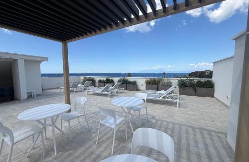Porto Salvo Bed & Breakfast | SunBeach 44 - Skyview B&B