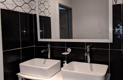 Kasane Bed & Breakfast | Sunbirds Lodge Chobe