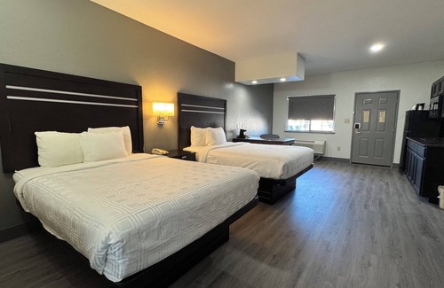 Pleasanton Hotel | Sunbridge Inn and Suites