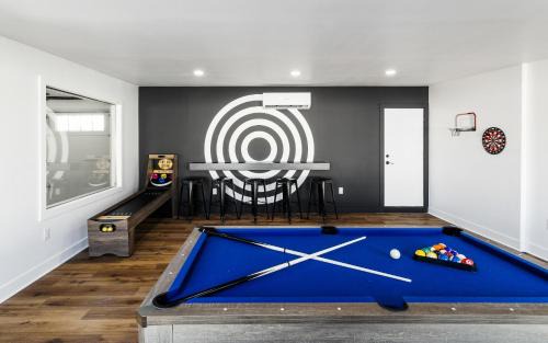 Sunburst Estates House | Sunburst Estate - Pool - Hot Tub - Tons of Games!