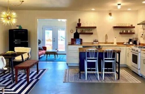 Joshua Tree House | Sunburst House : Desert Chic Retreat