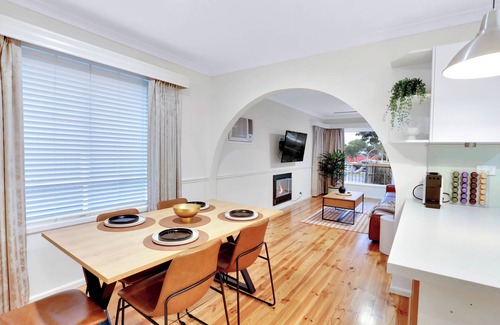 Sunbury House | Sunbury large family home close to airport macedon ranges newly renovated
