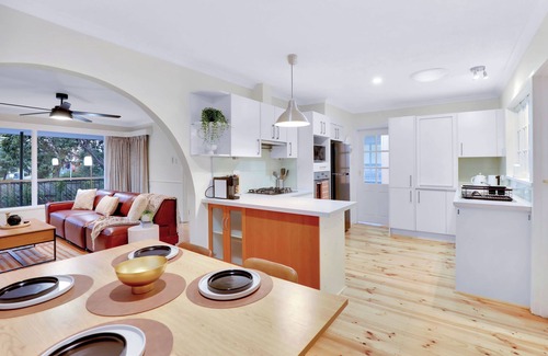 Sunbury House | Sunbury large family home close to airport macedon ranges newly renovated