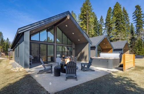 Ronald House | Suncadia 2 Bdrm Cabin with Private Hot tub on the Meadow