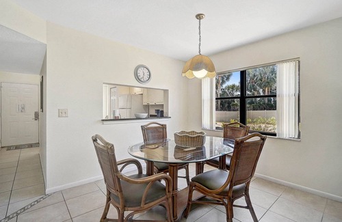 South Bradenton Condo | Suncoast Retreat - Updated Ground-Floor Condo Near IMG, Pools, Hot Tubs, Tennis, BBQ, and Beaches!