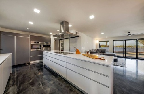 Tucson Apartment | Suncrest Compound (Mike Morgan)