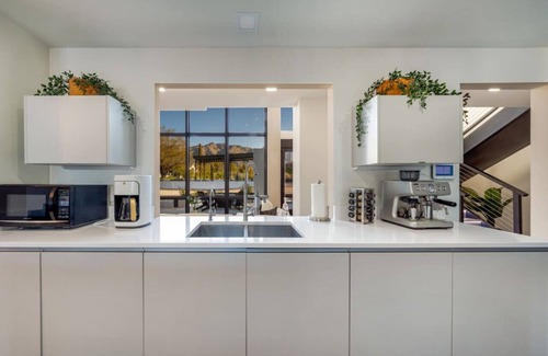 Tucson Apartment | Suncrest Compound (Mike Morgan)