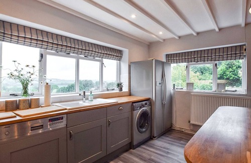 Banbury Cottage | Suncroft - sleeps 8 guests in 3 bedrooms