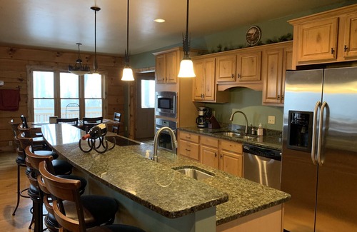 Stahlstown House | SUNDANCE, 6 Bedroom Mountain Retreat, Close to Ski Resorts. Relax and Recharge