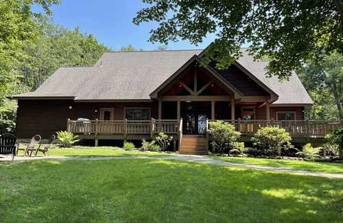 Stahlstown House | SUNDANCE, 6 Bedroom Mountain Retreat, Close to Ski Resorts. Relax and Recharge