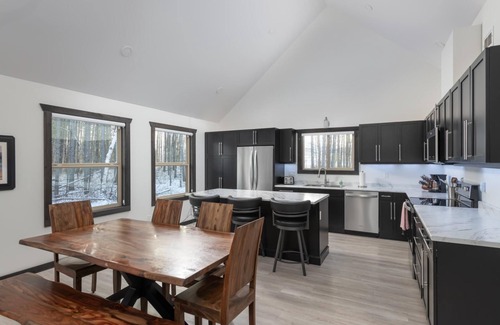 Valemount House | Sundance Cabin Rental