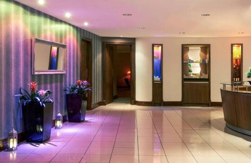 Adamsdown Apartment | Sunday Cardiff Holland House & Spa Queen Rm & view