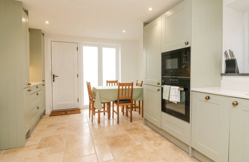 East Portlemouth Cottage | SUNDAY COTTAGE, pet friendly, with open fire in North Tawton