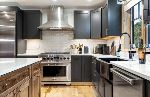 Sunday River Area Ski Chalet | Sunday River, sleeps 14, gym, chefs' kitchen, hot tub, game room, firepit, AC