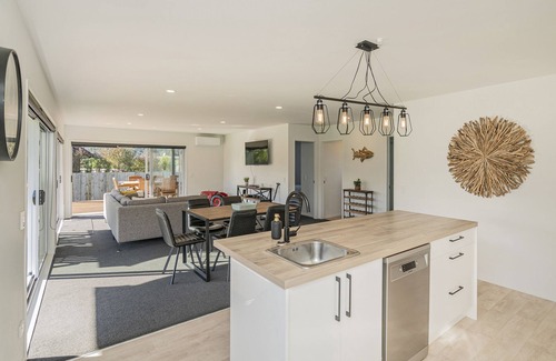 Cooks Beach House | Sundaze Escape - Cooks Beach Holiday Home