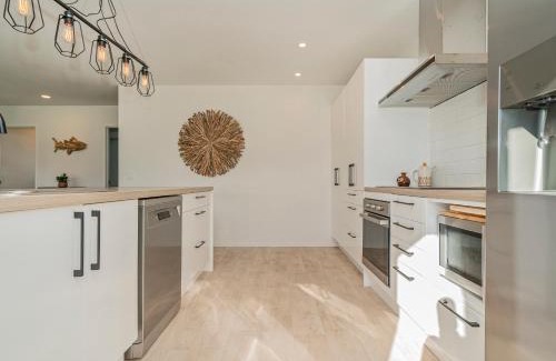 Cooks Beach House | Sundaze Escape - Cooks Beach Holiday Home
