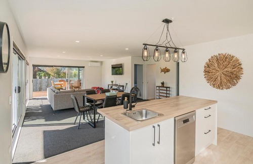 Cooks Beach House | Sundaze Escape - Cooks Beach Holiday Home