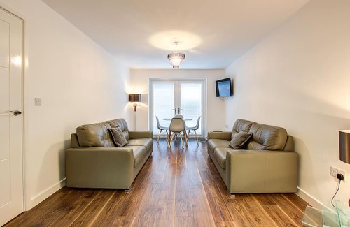 Roker Apartment | Sunderland Short Stays 2 bedroom apartment Free Parking Fulwell SR6
